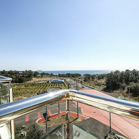 Jeju Jungmun Ocean Blue Hotel Сеогвипо Екстериор снимка