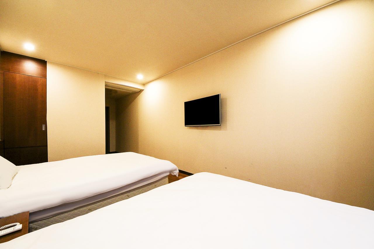 Jeju Jungmun Ocean Blue Hotel Сеогвипо Екстериор снимка