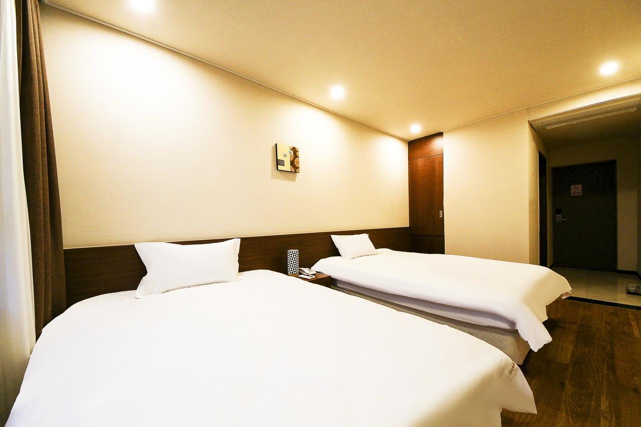 Jeju Jungmun Ocean Blue Hotel Сеогвипо Екстериор снимка