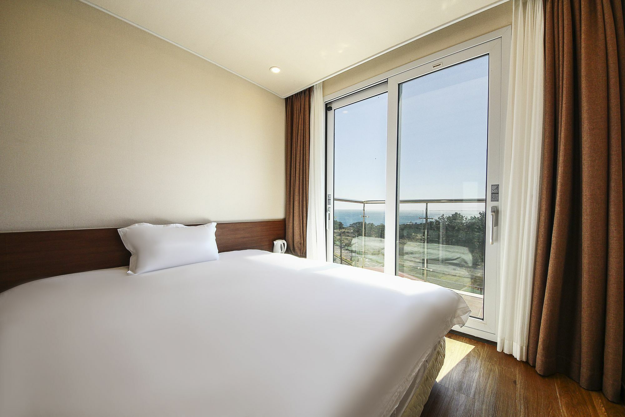 Jeju Jungmun Ocean Blue Hotel Сеогвипо Екстериор снимка