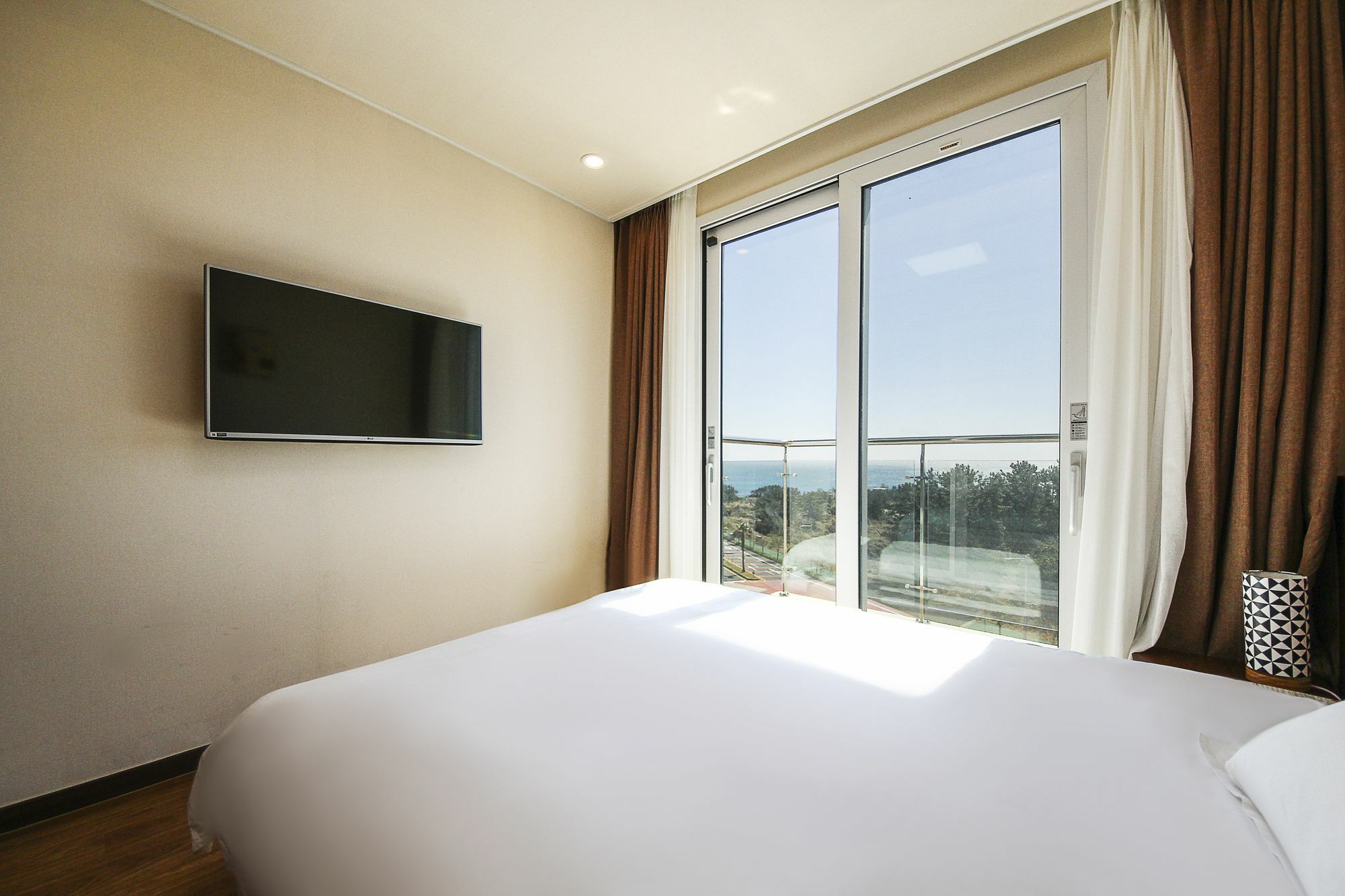 Jeju Jungmun Ocean Blue Hotel Сеогвипо Екстериор снимка