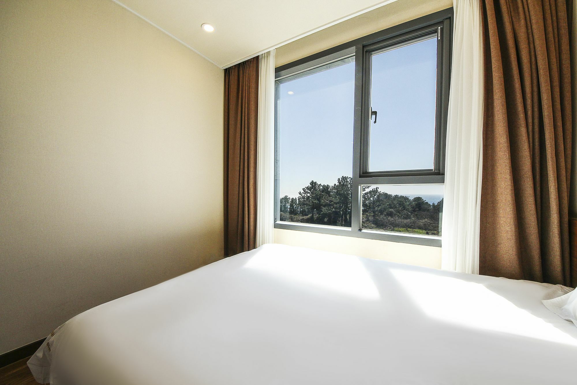 Jeju Jungmun Ocean Blue Hotel Сеогвипо Екстериор снимка