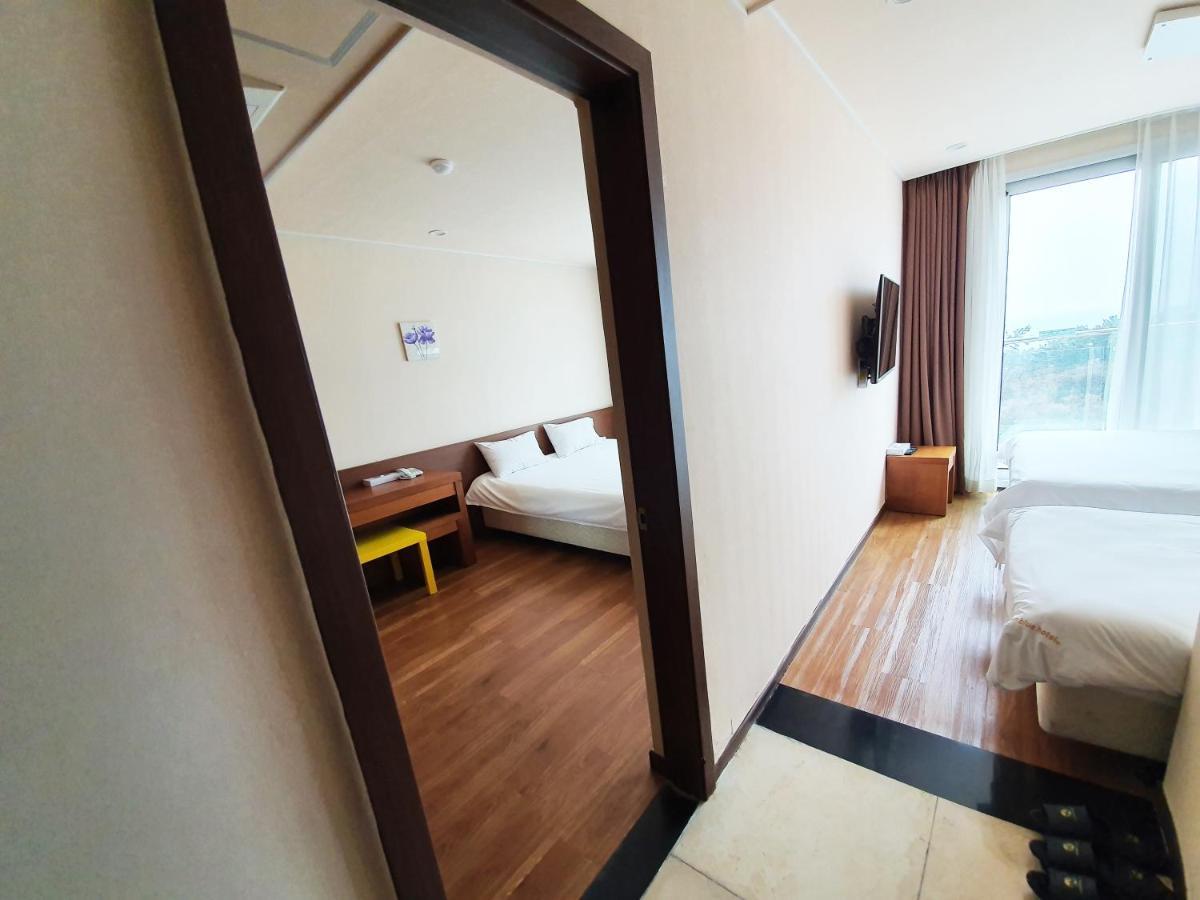 Jeju Jungmun Ocean Blue Hotel Сеогвипо Екстериор снимка
