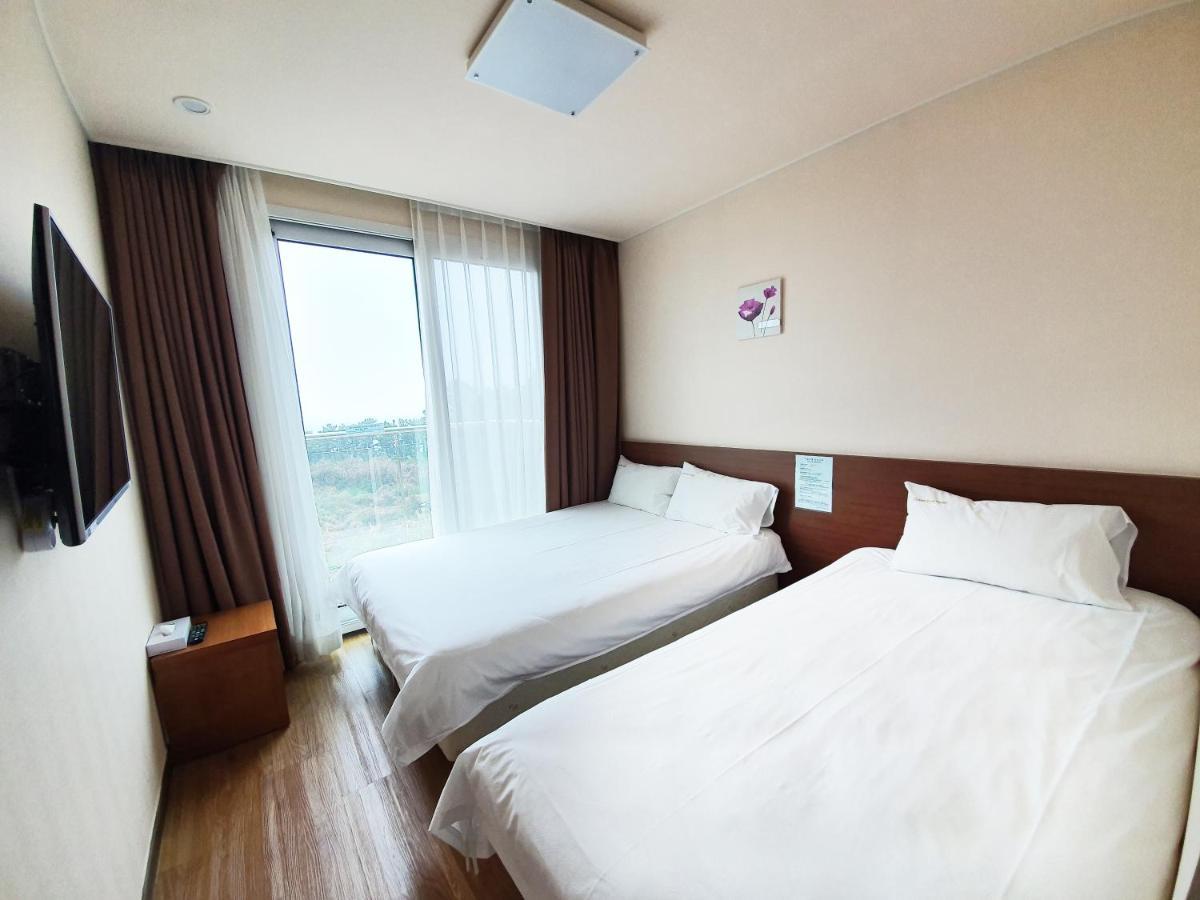 Jeju Jungmun Ocean Blue Hotel Сеогвипо Екстериор снимка