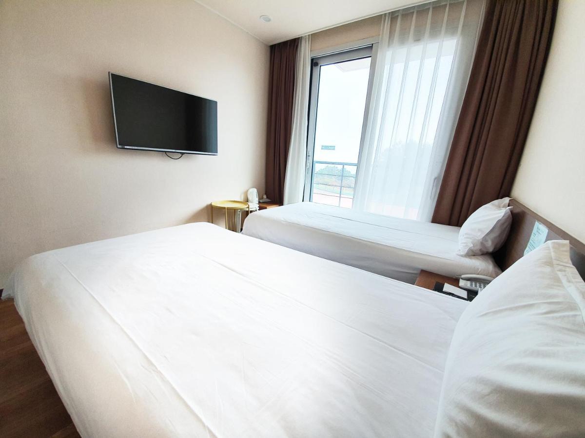 Jeju Jungmun Ocean Blue Hotel Сеогвипо Екстериор снимка