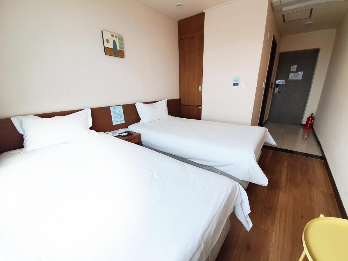 Jeju Jungmun Ocean Blue Hotel Сеогвипо Екстериор снимка